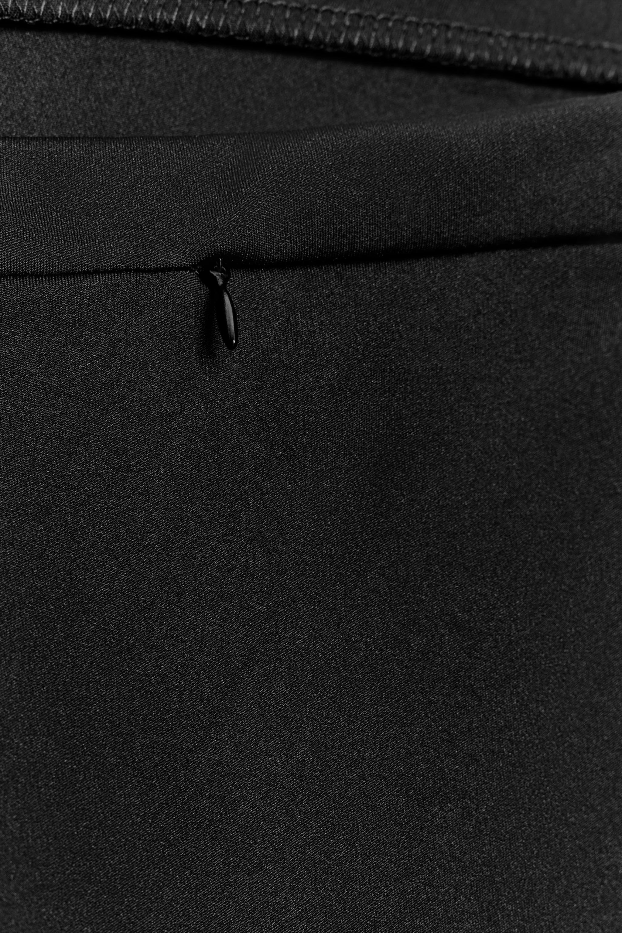 PANTALON À POCHES ZIPPÉES